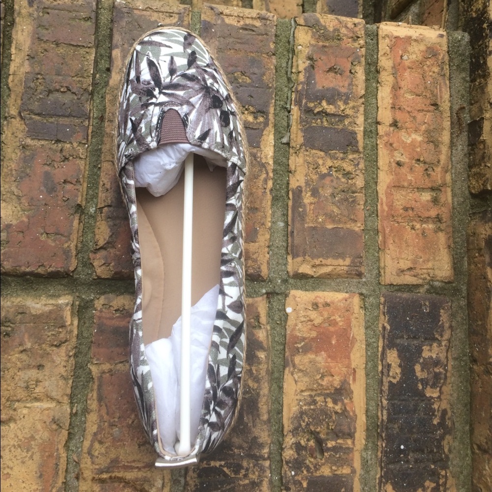 New Easy Spirit Bamboo print espadrilles 9 European Vacation